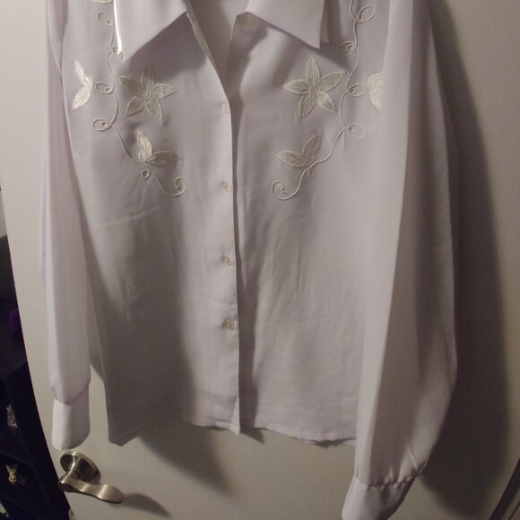Amanda Long Sleeve Blouse, Size Medium, Clean and Good Condition - Picture 5 of 5